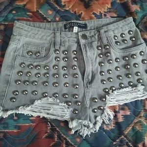Shorts w/studs